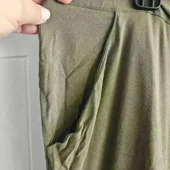 Torrid Plus Olive Green Rayon Tapered Leg Pull-on Pant Flat Front Mid-rise Sz 2 - Picture 3 of 12